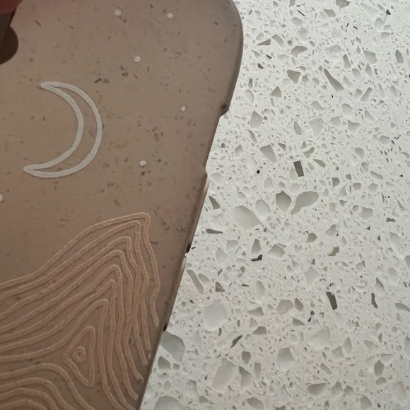 iPhone 12/12 pro Pela case - Picture 3 of 3